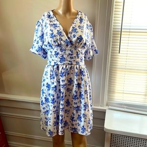 Never worn (M) SHEIN floral blue summer dress